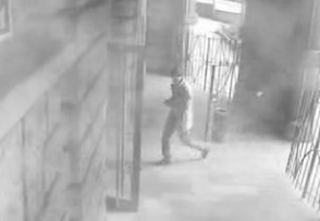 Standbild aus Video mit Verdächtigem